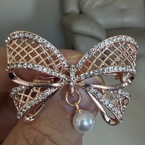 Elegant Bow Design Rose Gold and Silver Pearl Pendant.